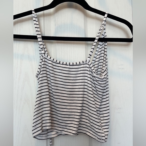 Cropped Tank Top - Picture 3 of 4